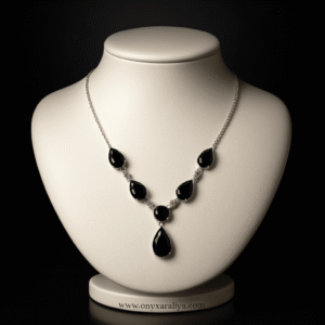 Onyx Araliya – Noir Radiance Necklace